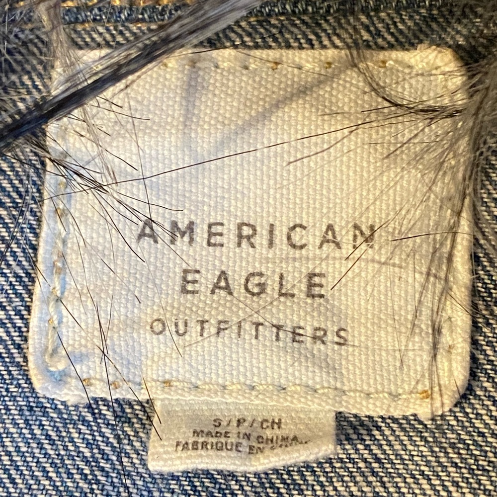 American Eagle Fur Collar Denim Studded Jean Jacket Denim Furry S AE Outfitters - Picture 3 of 6